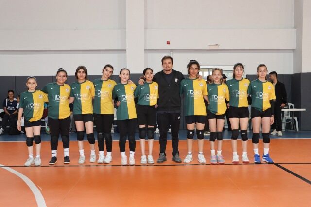 Karaköprü’de Voleybol Heyecani Başladi! (6)