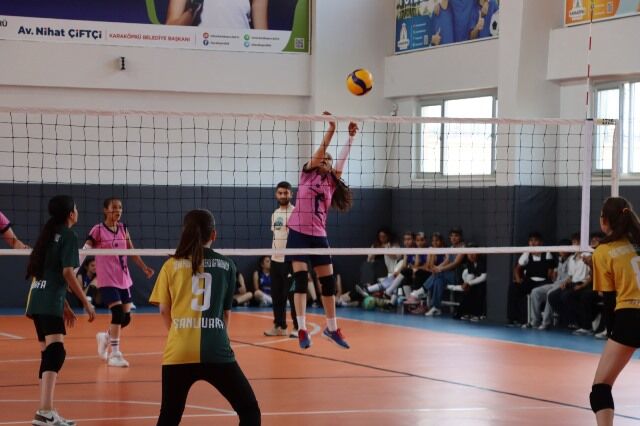 Karaköprü’de Voleybol Turnuvasinda Heyecan Sürüyor (2)