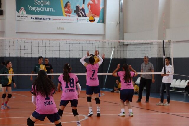 Karaköprü’de Voleybol Turnuvasinda Heyecan Sürüyor (3)