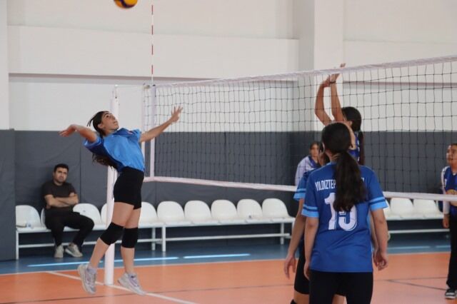 Karaköprü’de Voleybol Turnuvasinda Heyecan Sürüyor (4)