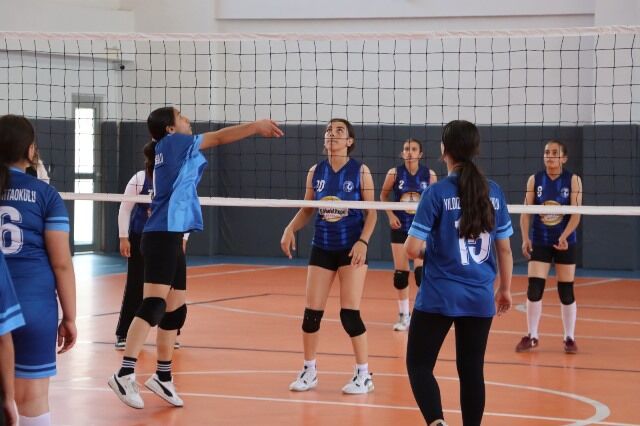 Karaköprü’de Voleybol Turnuvasinda Heyecan Sürüyor (6)