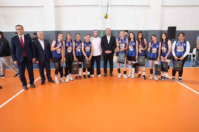 Kköprübld Karaköprü’de Ortaokullar Arası Voleybol Turnuvası Coşkulu Finalle Sona Erdi (9)