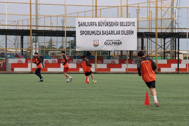 Şanliurfa Büyükşehi̇r Beledi̇yesi̇, Geleceği̇n Futbolcularini Yeti̇şti̇ri̇yor (1)