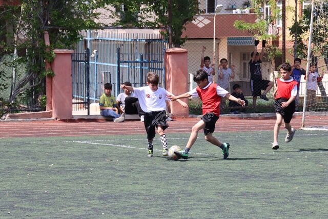 Şanliurfa Büyükşehi̇r Beledi̇yesi̇, Geleceği̇n Futbolcularini Yeti̇şti̇ri̇yor (5)