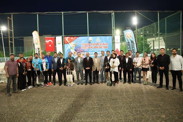 Şanliurfa’da 19 Mayis Teni̇s Turnuvasi Coşkuyla Tamamlandi (1)