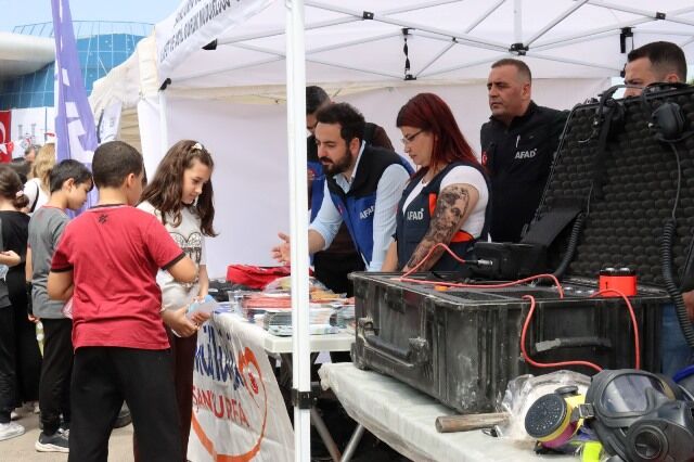 Şanliurfa’da “Bi̇li̇m Şenli̇ği̇” Büyük İlgi̇yle Başladi (6)