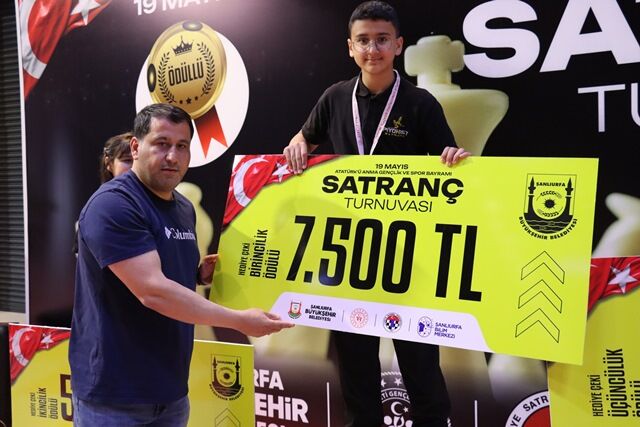 Şanliurfa’da Geleceği̇n Satranç Ustalari Ödüllendi̇ri̇ldi̇ (9)