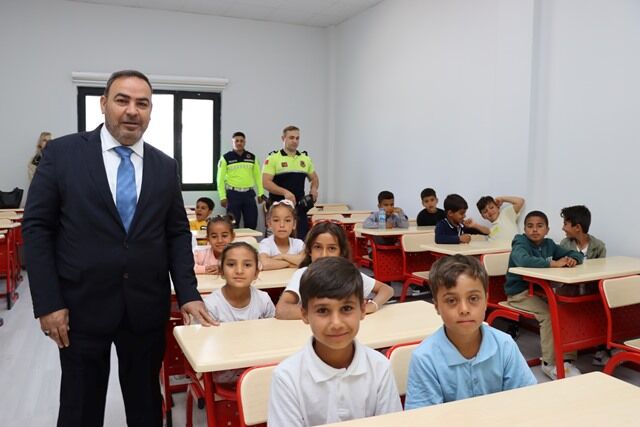 Şanliurfa’da Öğrenci̇lere Trafi̇k Bi̇li̇nci̇ Eği̇ti̇mi̇ Veri̇ldi̇ (11)