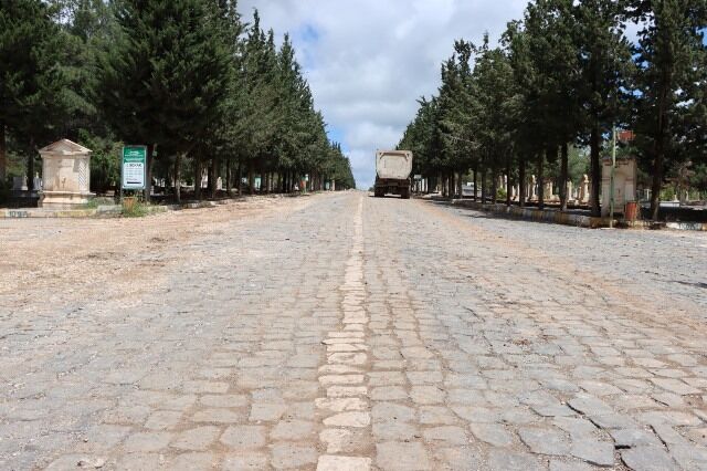 Yeni̇ Asri̇ Mezarlikta Sicak Asfalt Çalişmasi Yapilacak (7)-1
